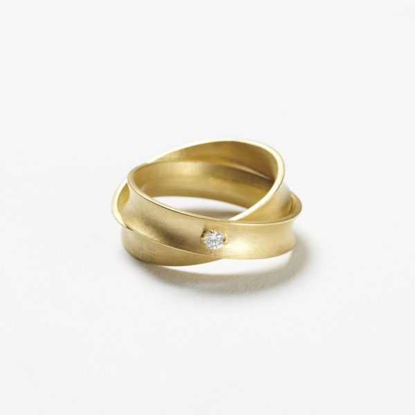 Ring Curved Shape mit Brillant