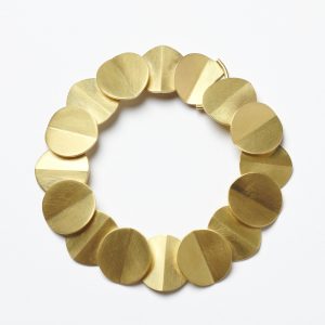 breites Gold Armband aus runden Elementen