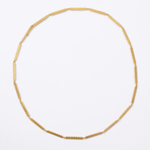 Collier aus handgefertigten Goldelementen