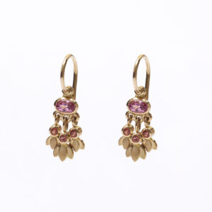 Ohrhänger mit Saphir und Spinellen