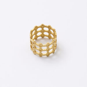 Ring mit Sägemuster